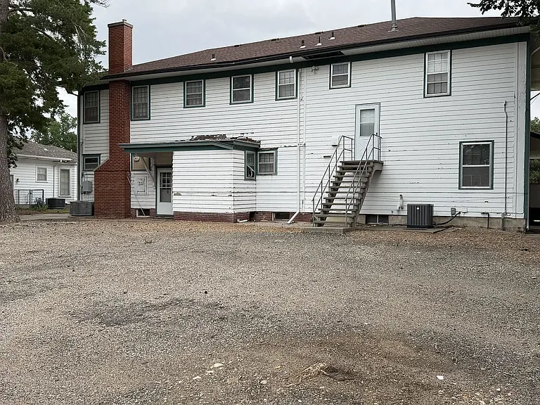 410 W 6th St — Photo 28