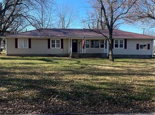 325 N 2nd Ave, Columbus, KS 66725