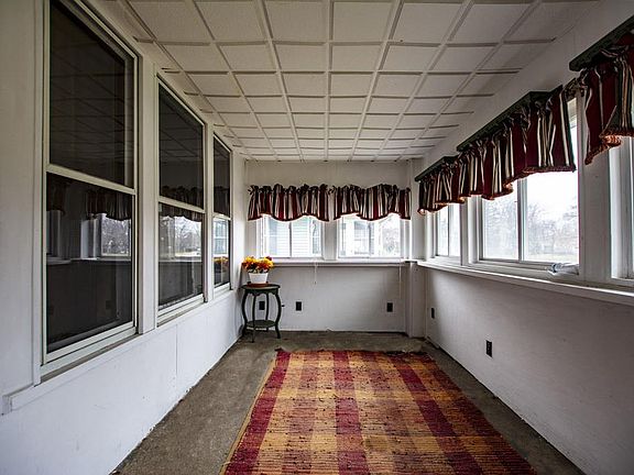 2nd image of 345 Park Ave