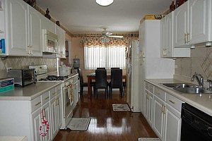 5th image of 1940 Burr Oak Ln