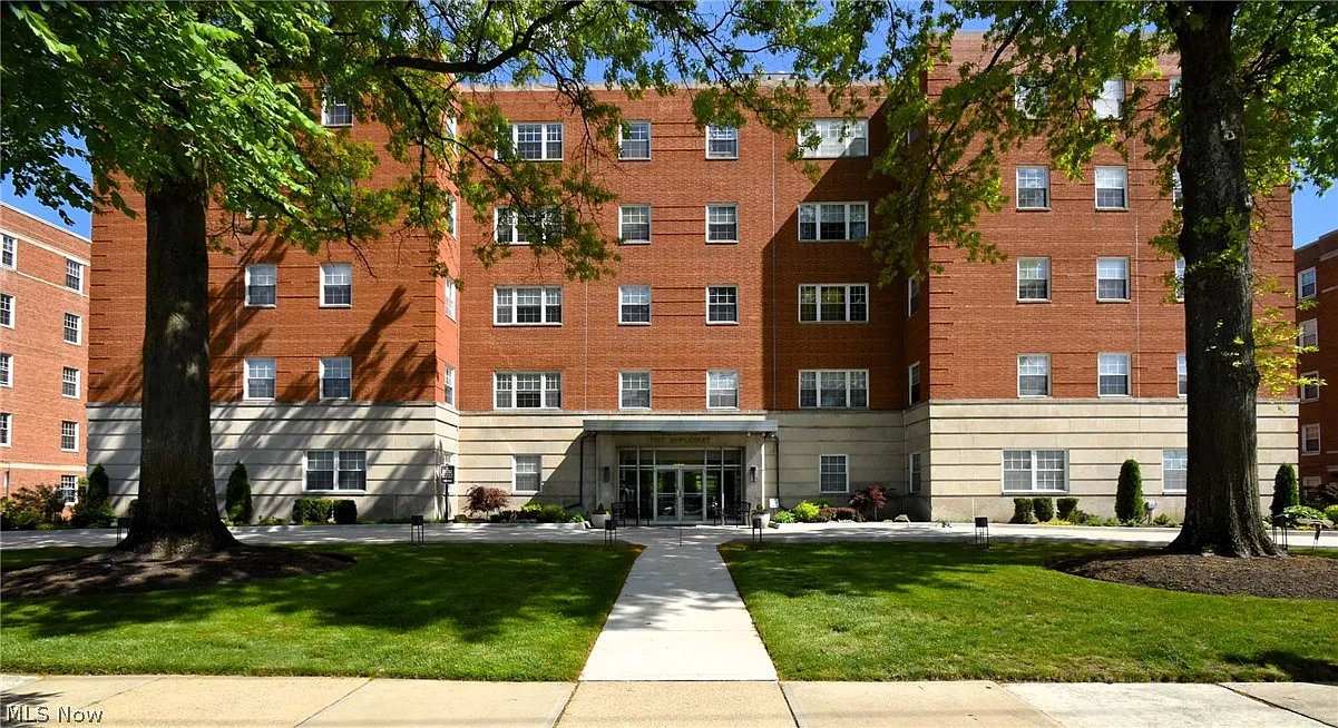 18975 Van Aken Blvd APT 508 photo 1
