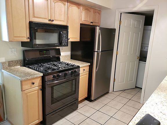 4th image of 22846 Renford St #379