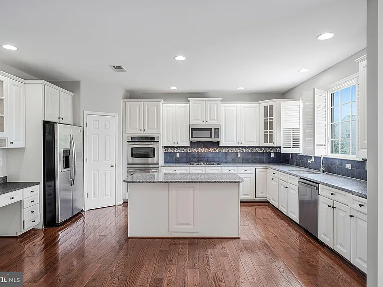22247 Waterberry Ter — Photo 10