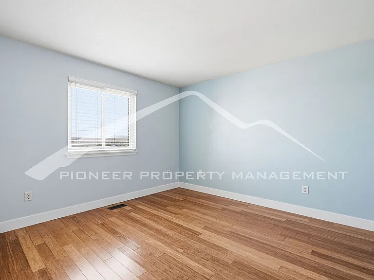 333 Sanders Cir — Photo 19