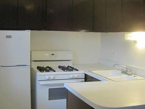 2nd image of 5917 N Kenmore Ave APT 425