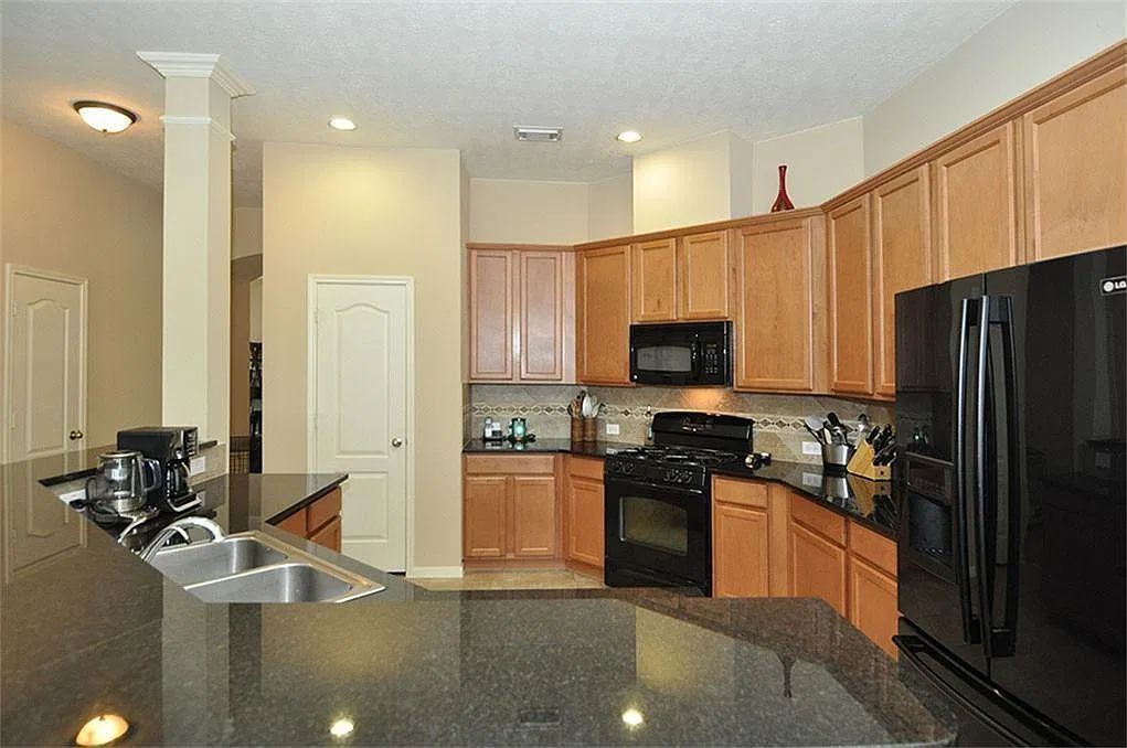 3 bed, 2.0 bath, 2225 sqft, $2,250 — Photo 4