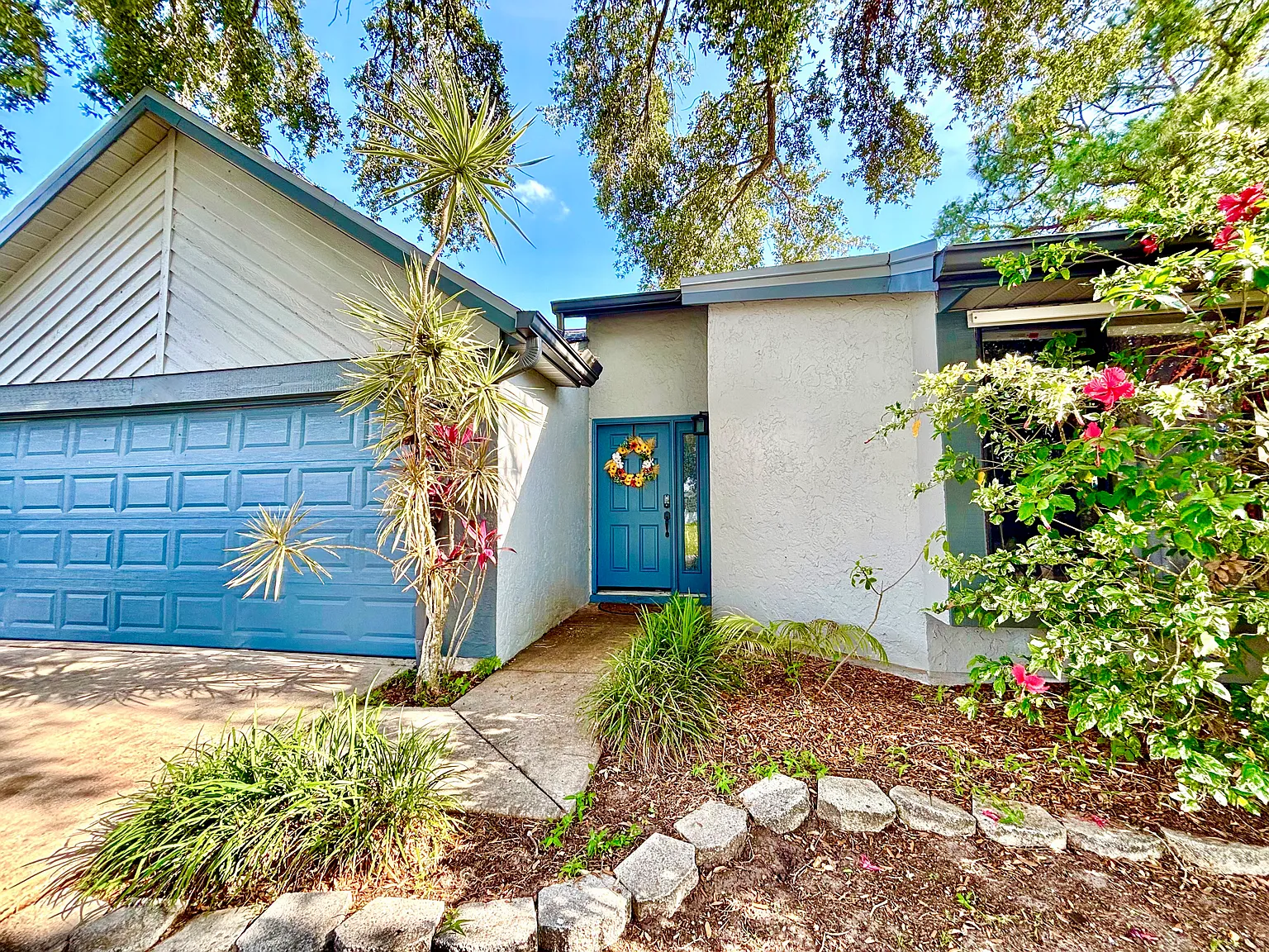 1626 Lara St NE — Photo 1