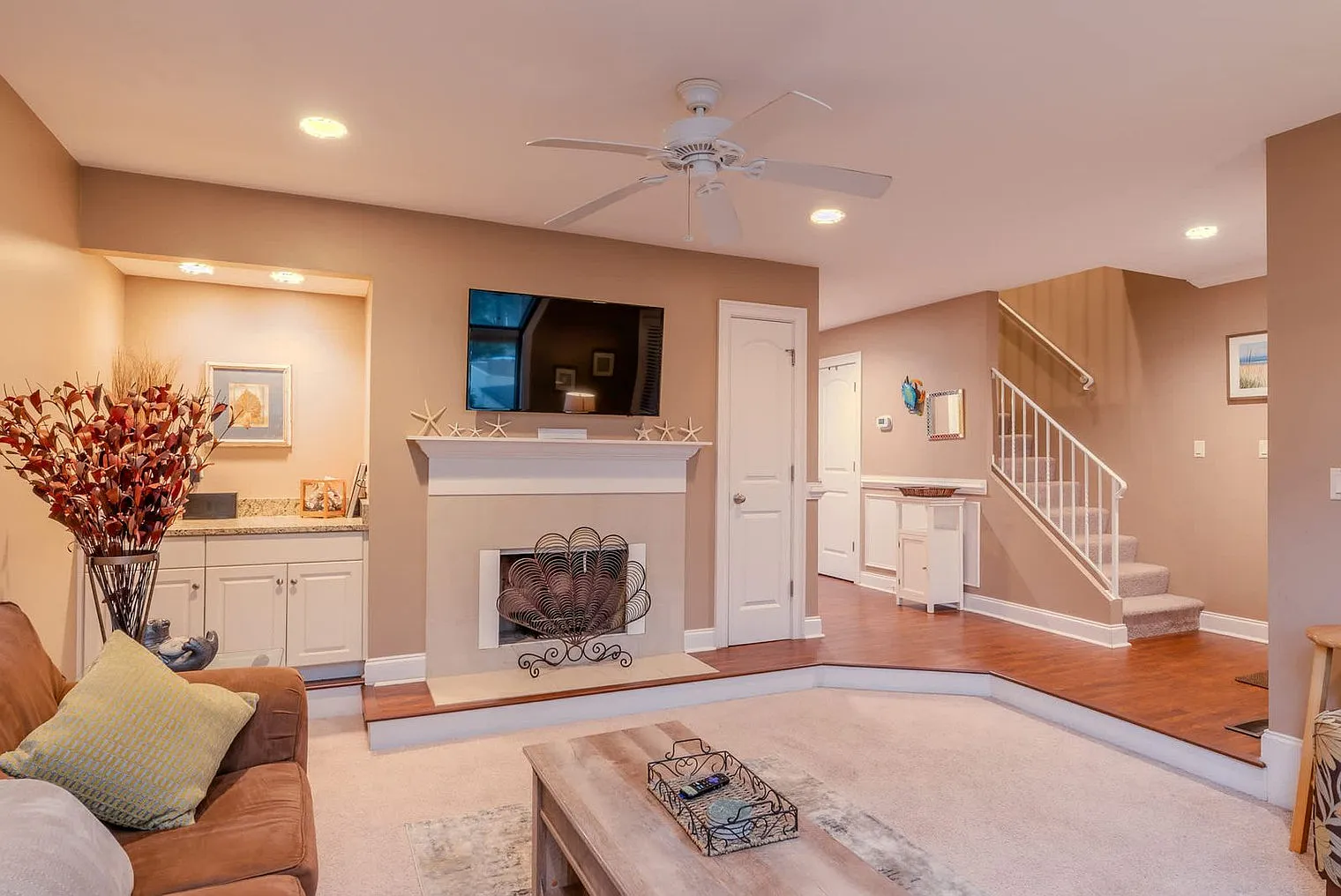 3 bed, 3.0 bath, 1797 sqft, $3,735 — Photo 2