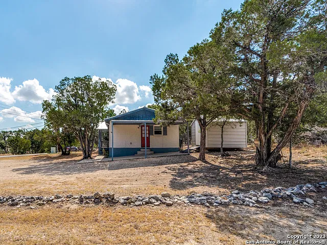 2 bed, 1.5 bath, 1002 sqft, $1,725 — Photo 2