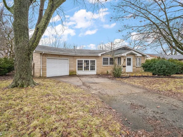 6 Dawn Ave, Paxton, IL 60957