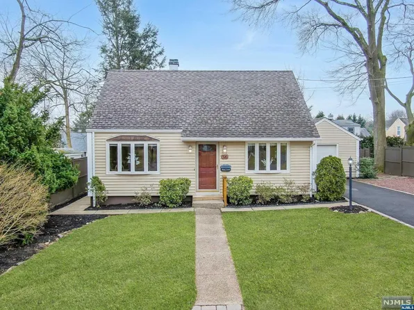 36 Richard Dr, Waldwick, NJ 07463