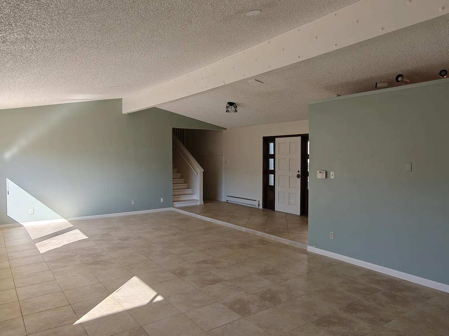 3 bed, 2250 sqft, $2,250 — Photo 4