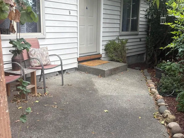 588 NW Buddy Ln APT A, Grants Pass, OR 97526