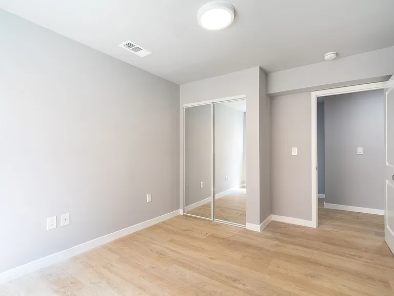 1049 W 62nd St — Photo 17