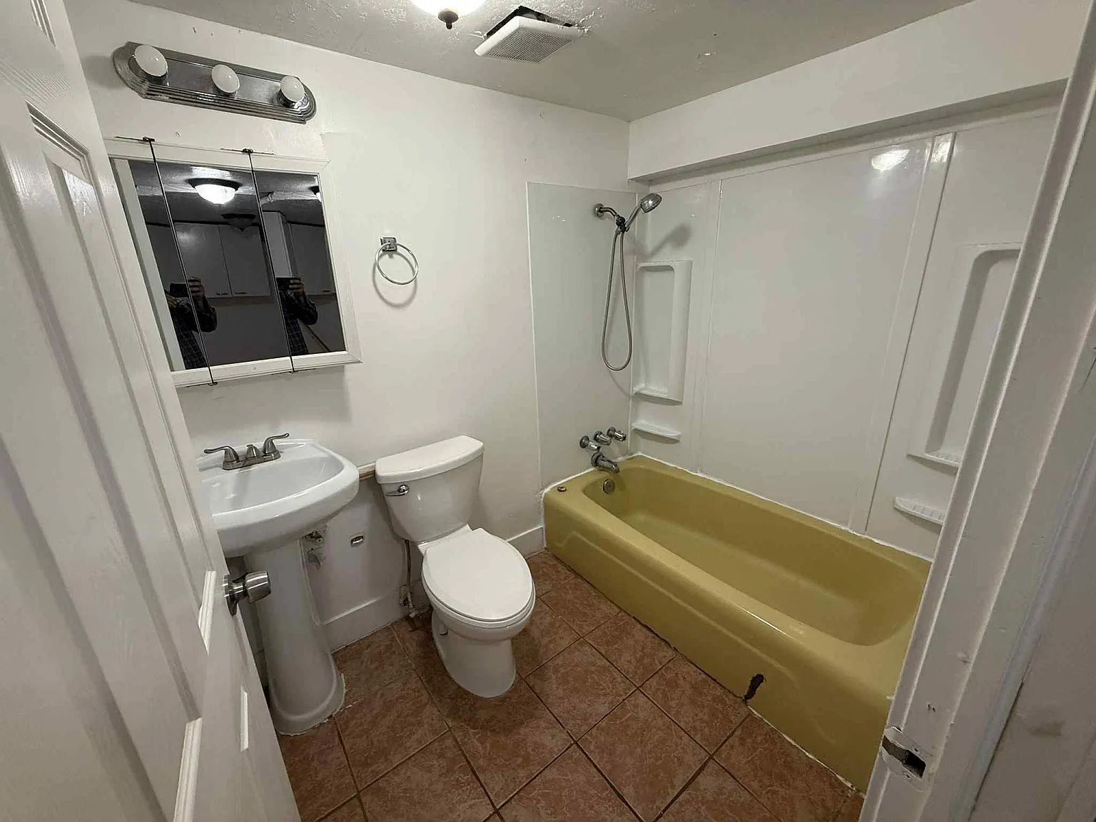 4 bed, 1800 sqft, $2,000 — Photo 3