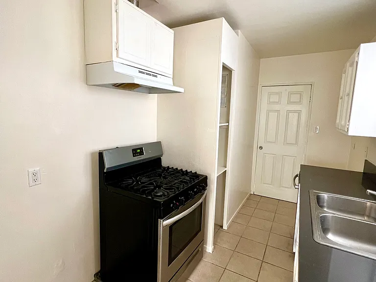 505 Edgewood St — Photo 6