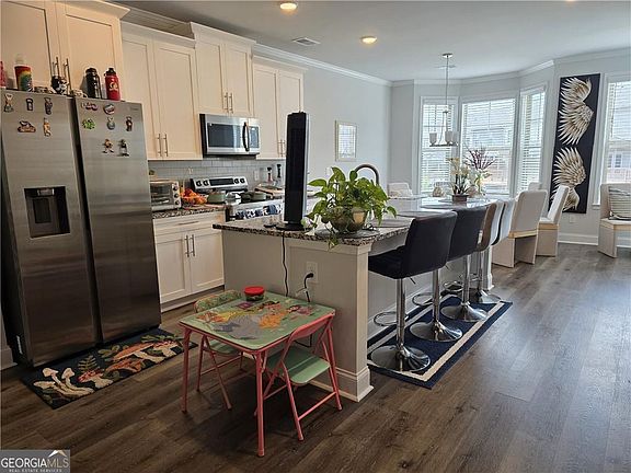 5th image of 556 Amarante Cir