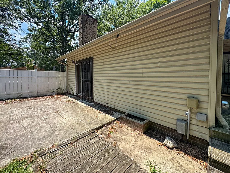 3832 Sarasota Dr — Photo 17
