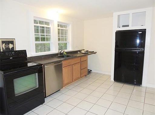 5th image of 121 Southern Ave
