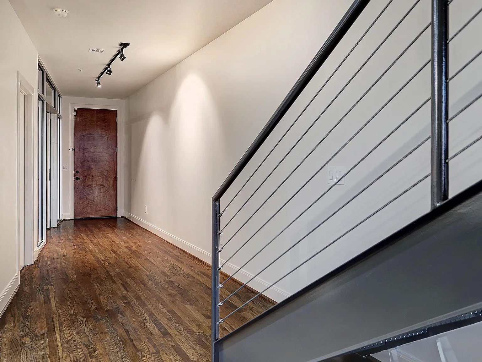 2 bed, 2.0 bath, 2170 sqft, $4,500 — Photo 2