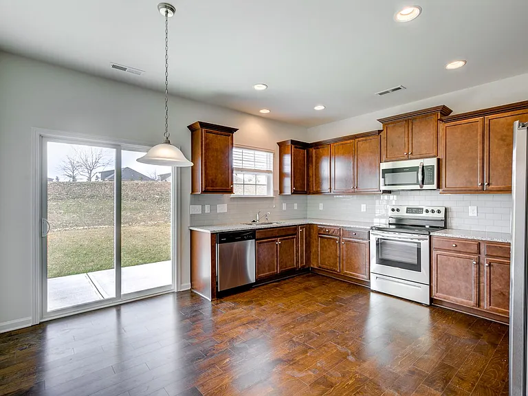1171 Kerr St — Photo 3