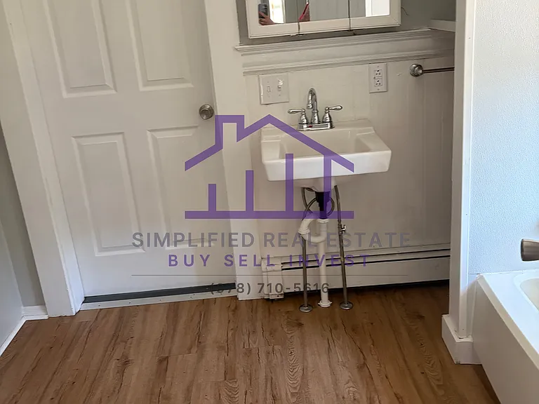 457 Main St #8 — Photo 6