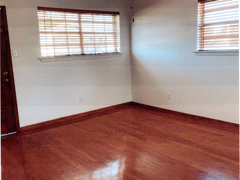 Living Room 12'X18' Hardwood Floors and ceiling light Fan, Window Blinds. Home has central a/s and Heat.