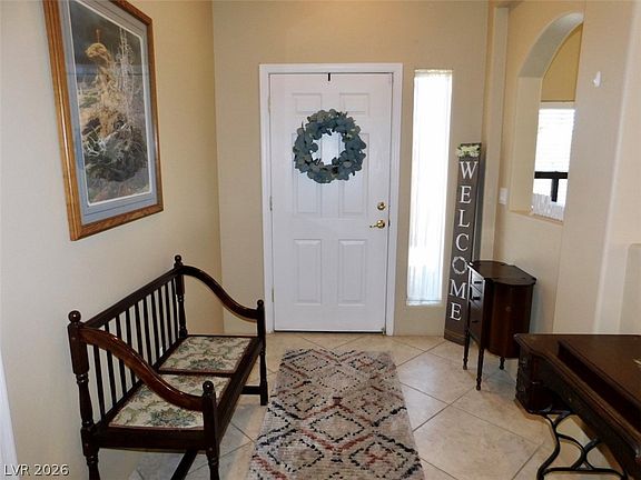5th image of 1293 Country Club Dr