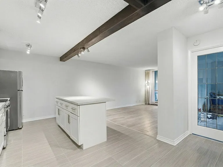 2012 Fullerton Ave #218 — Photo 3
