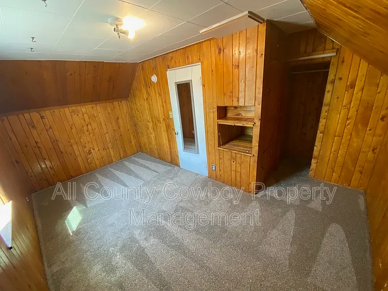 510 E Lewis St — Photo 13