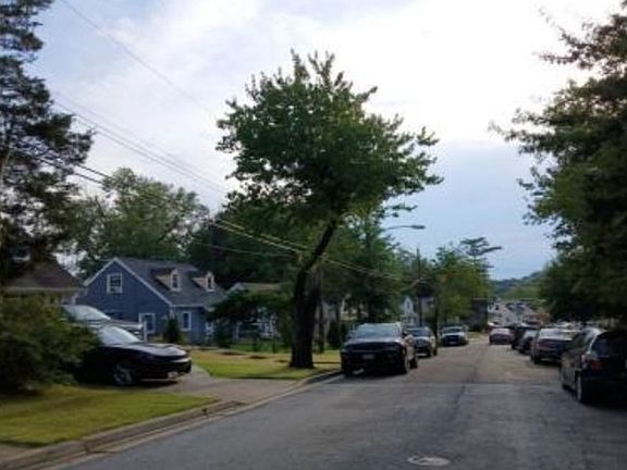 Exterior Neighborhood (street photo)