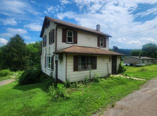 303 Swamp Poodle Ln, Herndon, PA 17830
