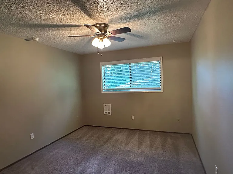 Hillview Terrace — Photo 27