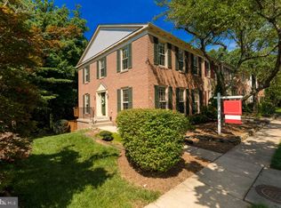 6133 Summer Park Ln, Alexandria, VA 22315