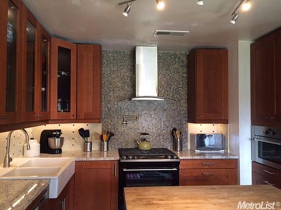 3rd image of 3364 Phillips Ct