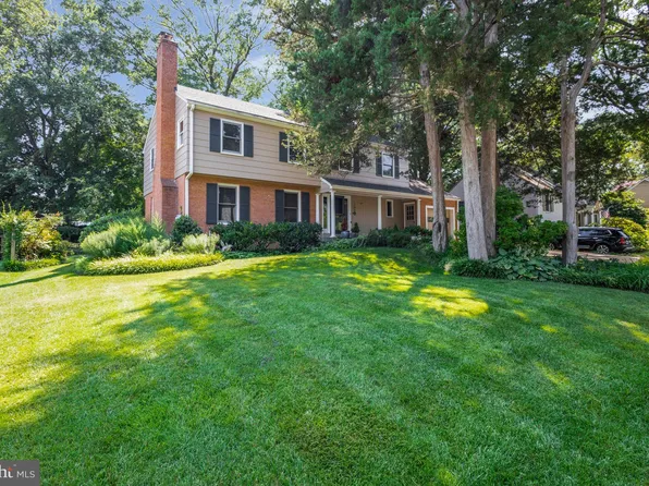 1105 Priscilla Ln, Alexandria, VA 22308
