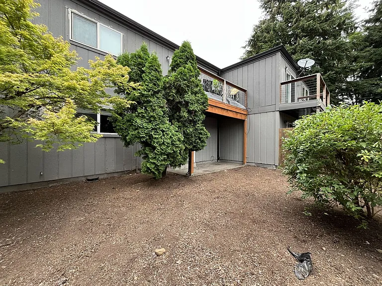 15827 NE Glisan St #5 — Photo 28