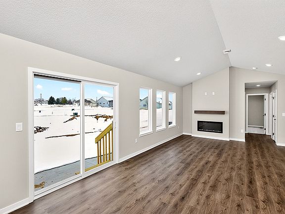 3rd image of 1507 Foxtail Dr SE