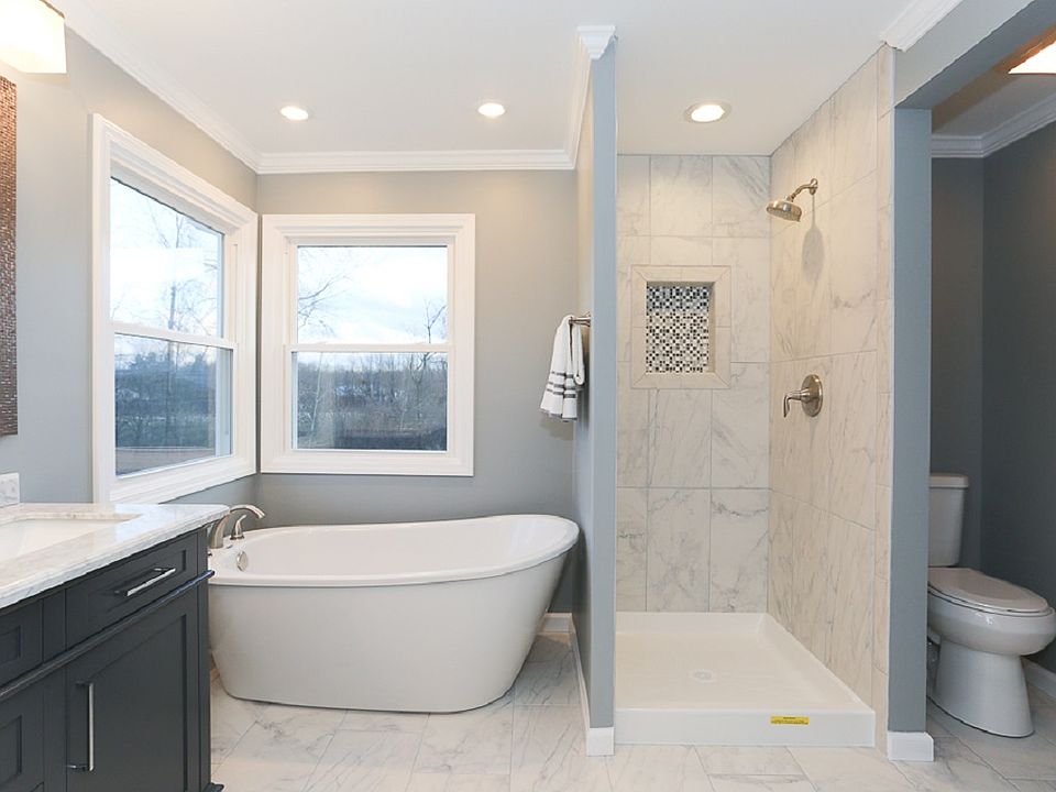 Gorgeous soaking tub.