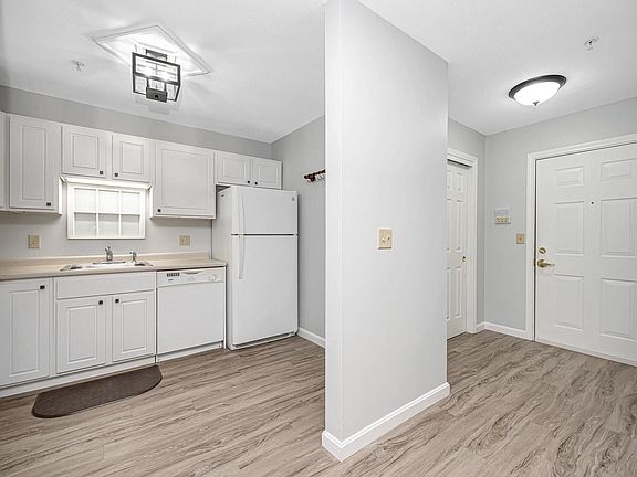 2nd image of 15 Lovell Street #19