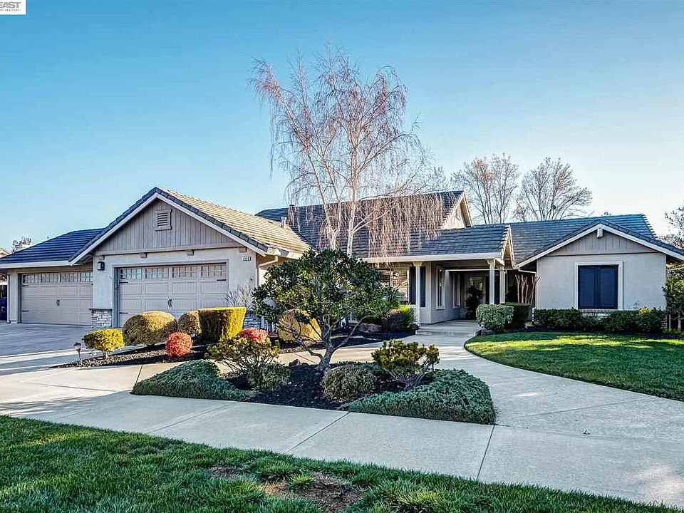 2nd image of 2590 Tapestry Dr