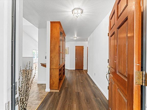 4th image of 304 White Sands Drive