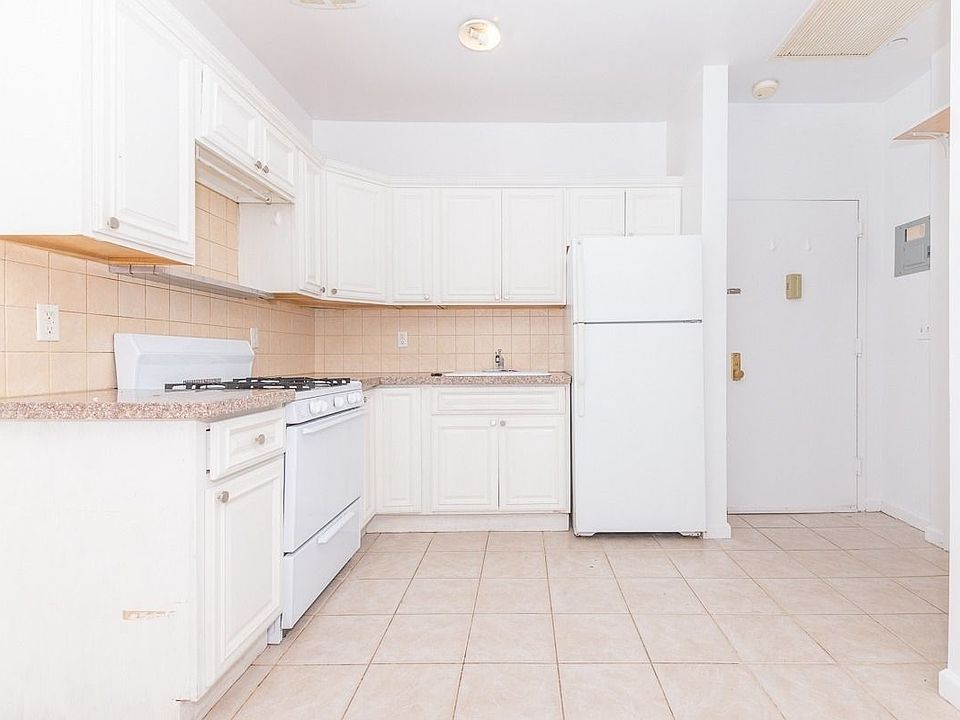 1st image of 823 Willoughby Ave #Ra4