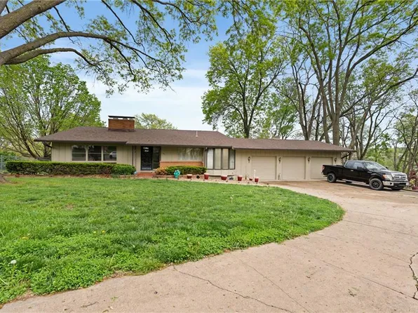 9717 E 26th St, Independence, MO 64052