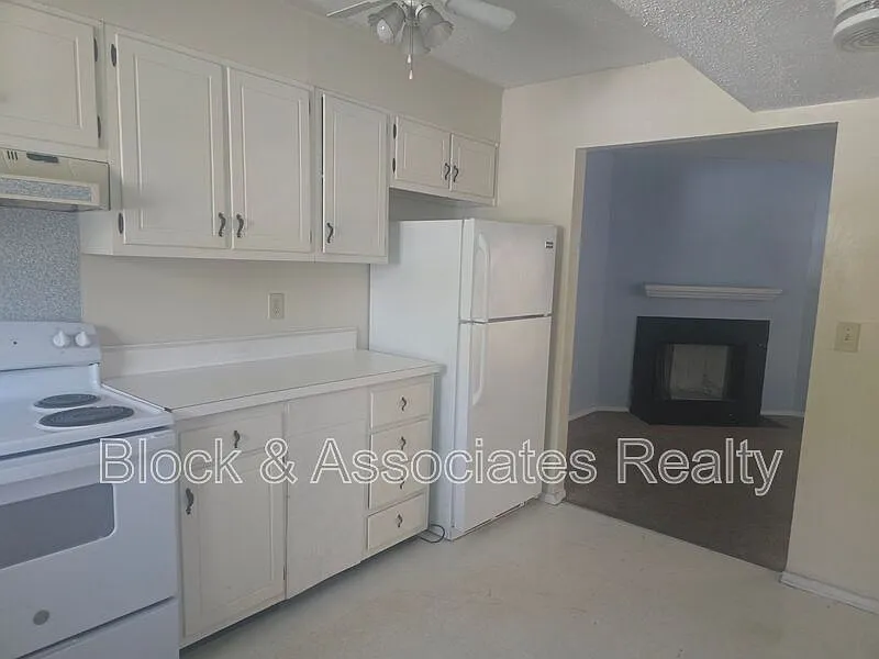 3 bed, 2.5 bath, $1,455 — Photo 3