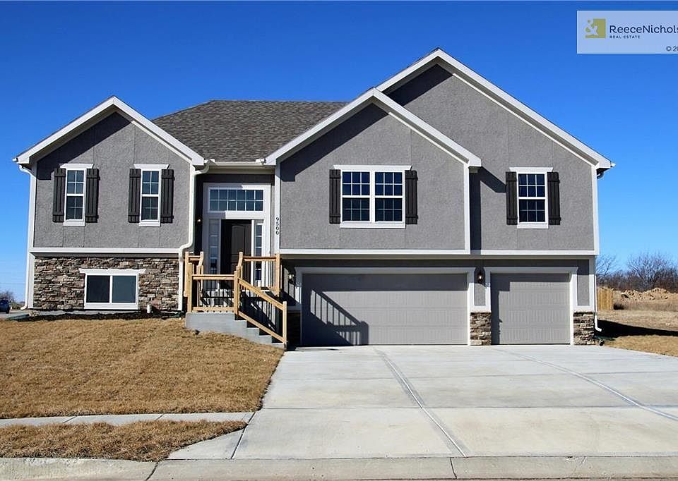 Open spacious split entry