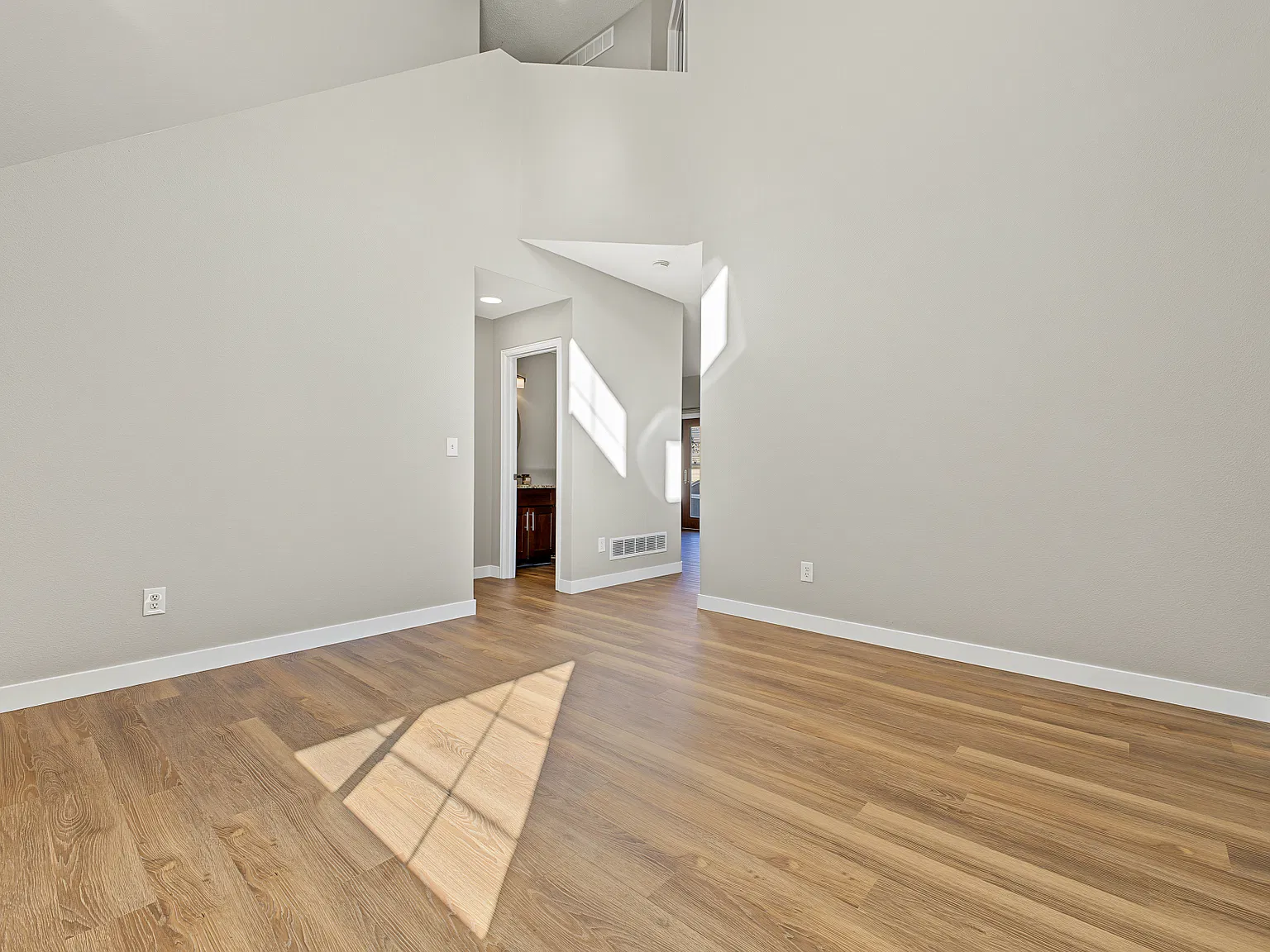 4 bed, 2807 sqft, $2,950 — Photo 4