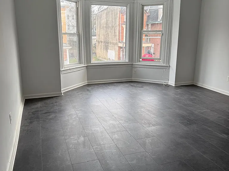 439 W Bringhurst St #3 — Photo 4