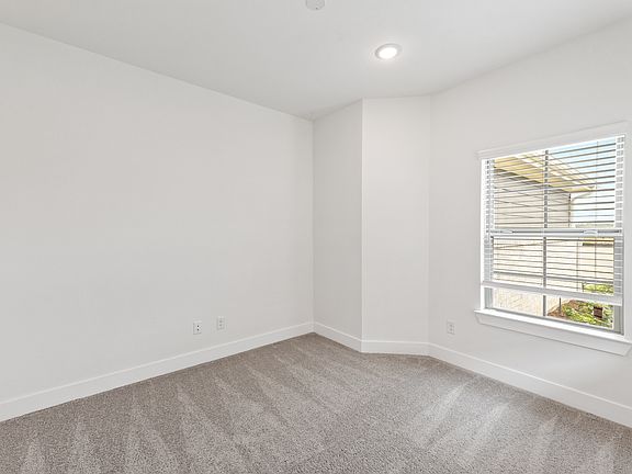 3rd image of 19164 Cedar Lennox Cir