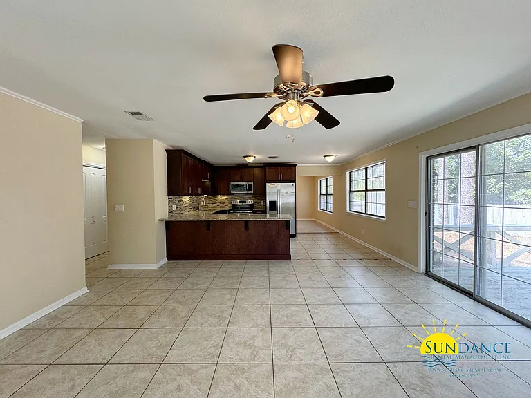 321 Biscayne Ln — Photo 3